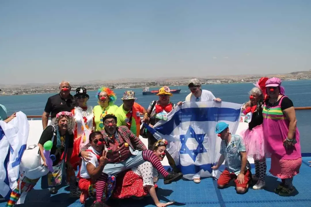 ליצנים בדרך לפעילות