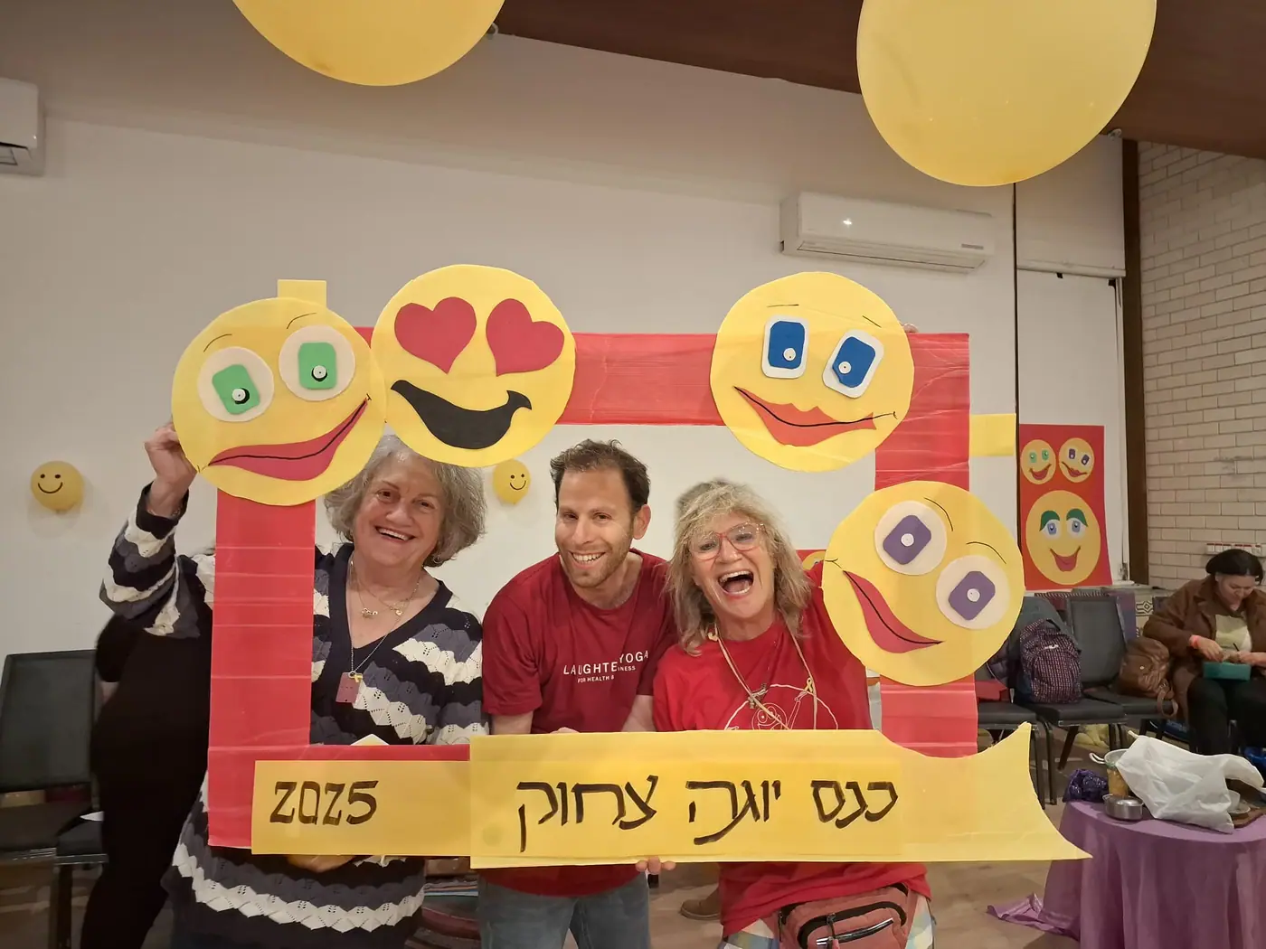 כנס יוגה צחוק 2025